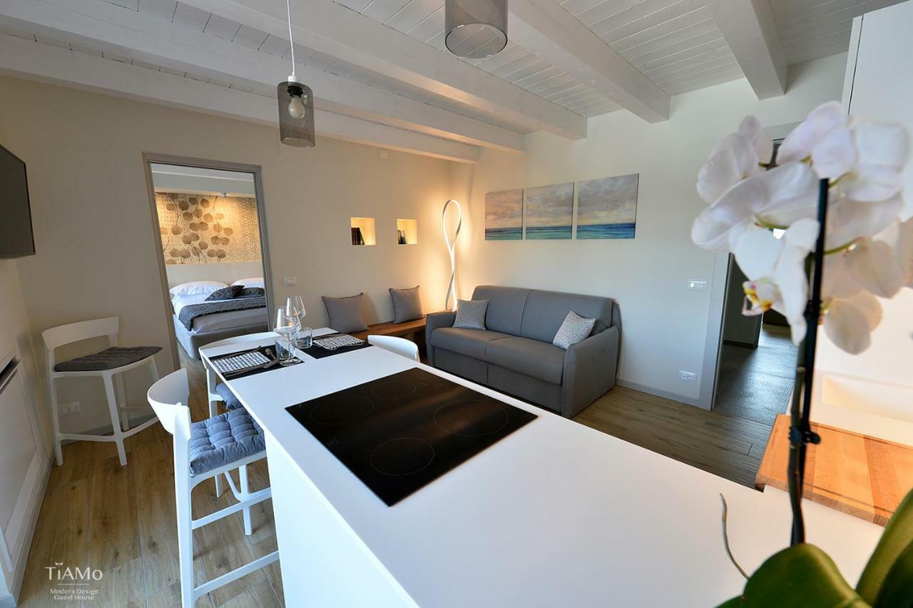 Tiamo Modern Design Guest House รองคี เด เลโจนารี ภายนอก รูปภาพ