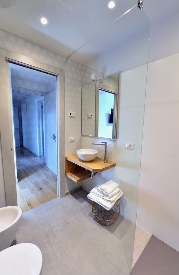 Tiamo Modern Design Guest House รองคี เด เลโจนารี ภายนอก รูปภาพ